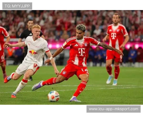 拜仁科曼弧边加速直线切入低射收尾——这场精彩瞬间打破了比赛的节奏