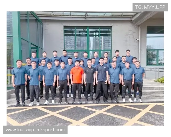 足球联赛在青训扶持中设立专项教练培训经费支持基层发展，业余足球教练培训要求